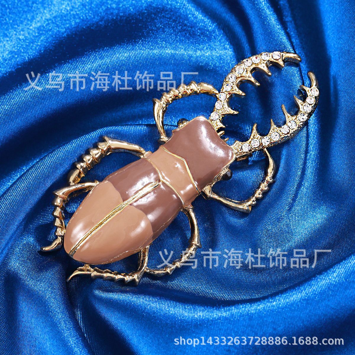 Fashion Painted Brooch Woman