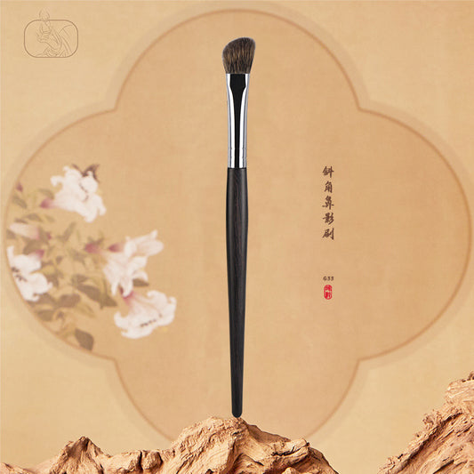 Ebony G33 Angled Nose Contour Brush