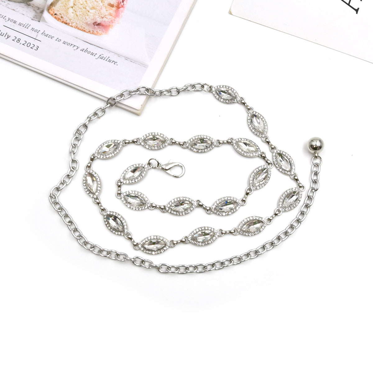 Rhinestone inlaid metal chain