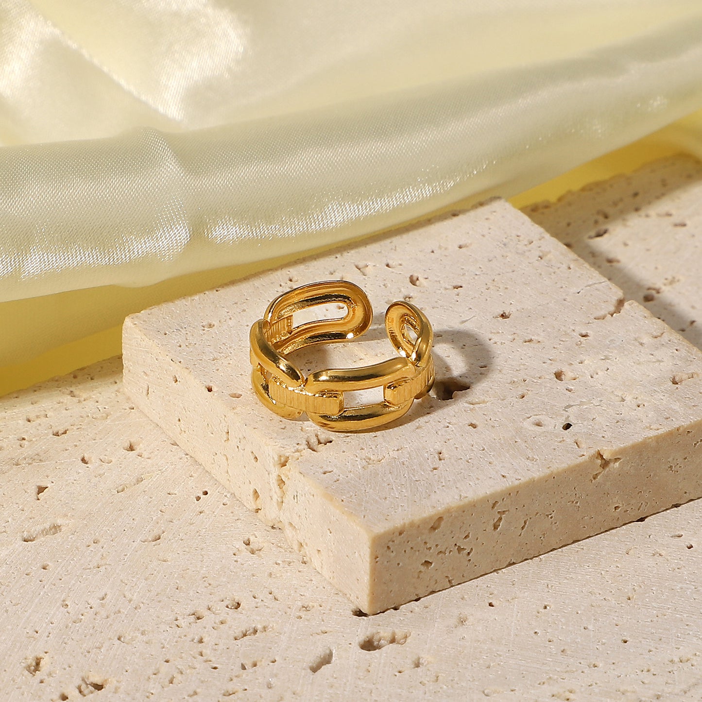 Four rectangular clasp open rings