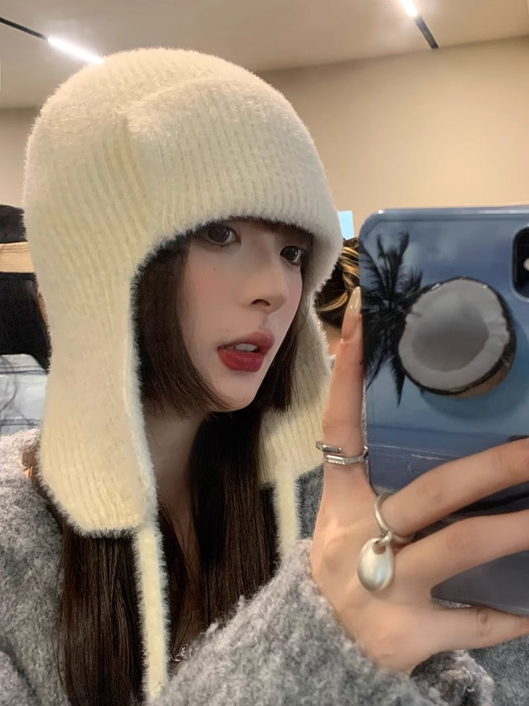 Acogedor gorro con orejeras de mohair para invierno 