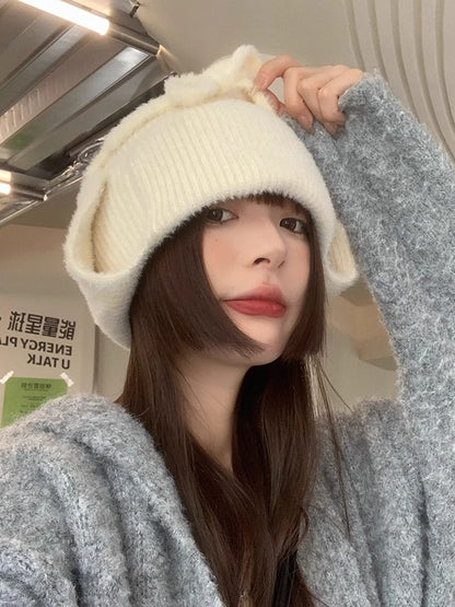 Acogedor gorro con orejeras de mohair para invierno 