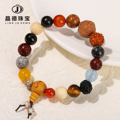 Eighteen-seed Bodhi bracelet.