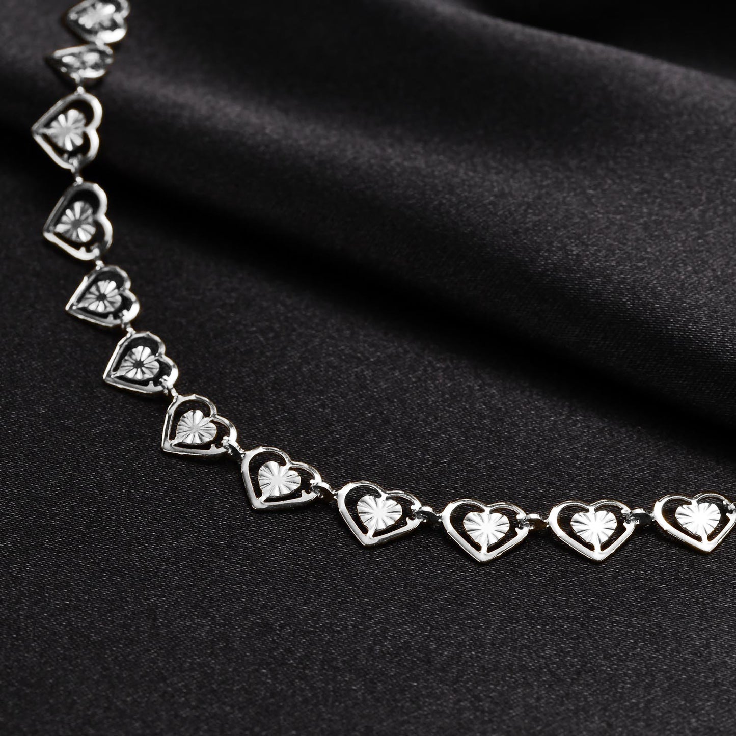 Hollow Heart Choker — Handmade Fade-Resistant Collarbone Necklace