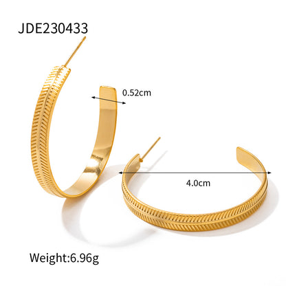 C-shaped geometric hoop earrings