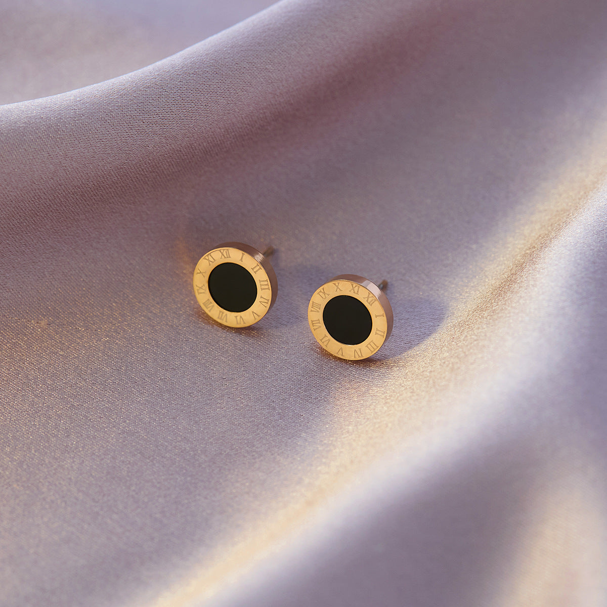 Four-leaf clover titanium steel ear buckle