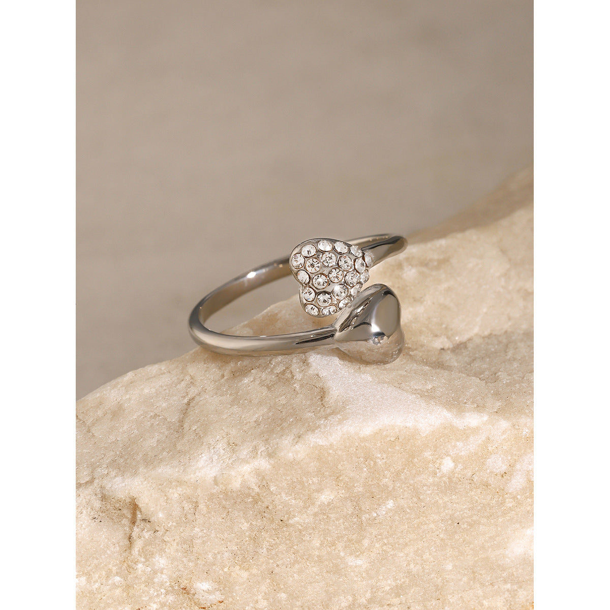 Heart-shaped rhinestone open titanium steel ring