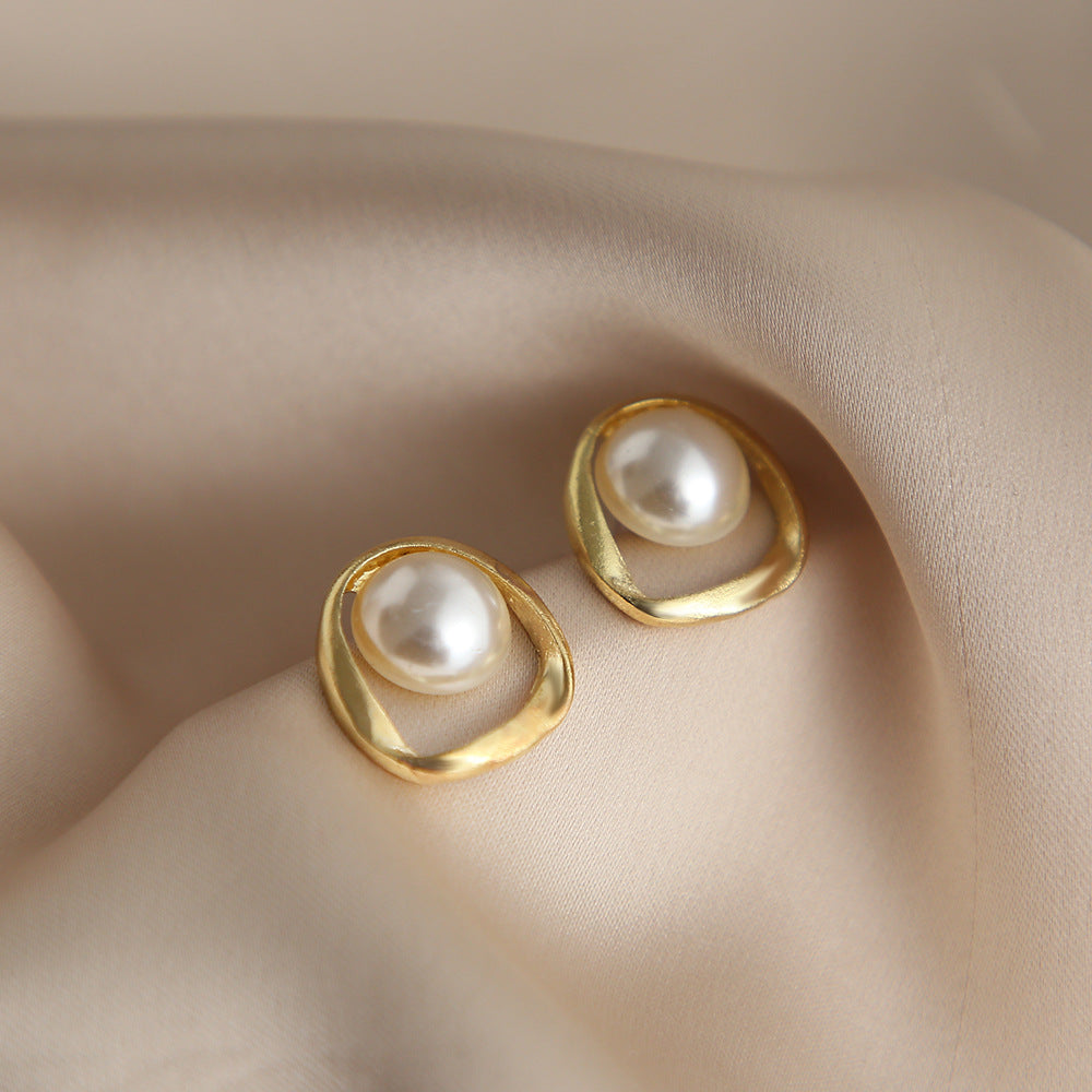 Retro Imitation Pearl Stud Earrings