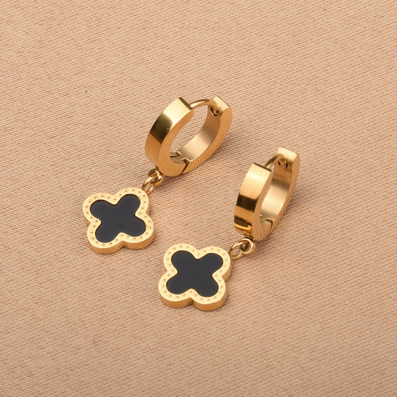 Ear buckle lucky four-leaf clover