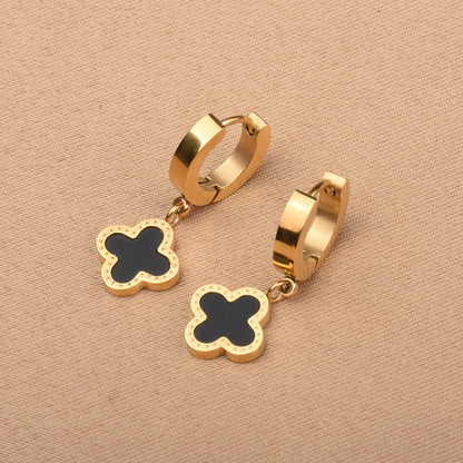 Ear buckle lucky four-leaf clover