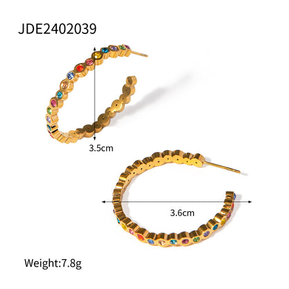 Round earrings with fancy colored diamonds