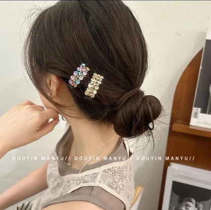 Pinza para el pelo elegante con clip lateral de diamantes de imitación de colores 