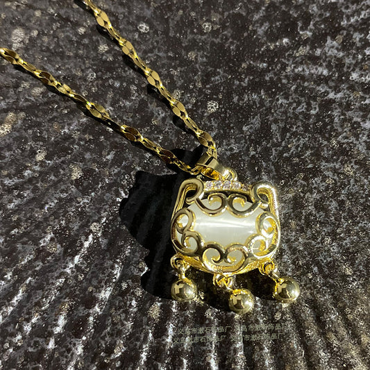 Cat's eye safety lock necklace