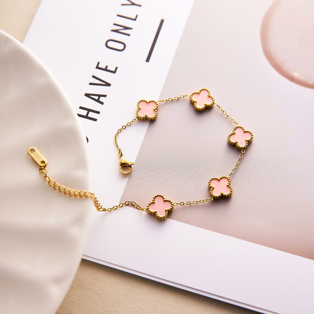 15mm 18K Gold Double-Sided Clover Necklace — Flower & Diamond on Grooved Collarbone Chain