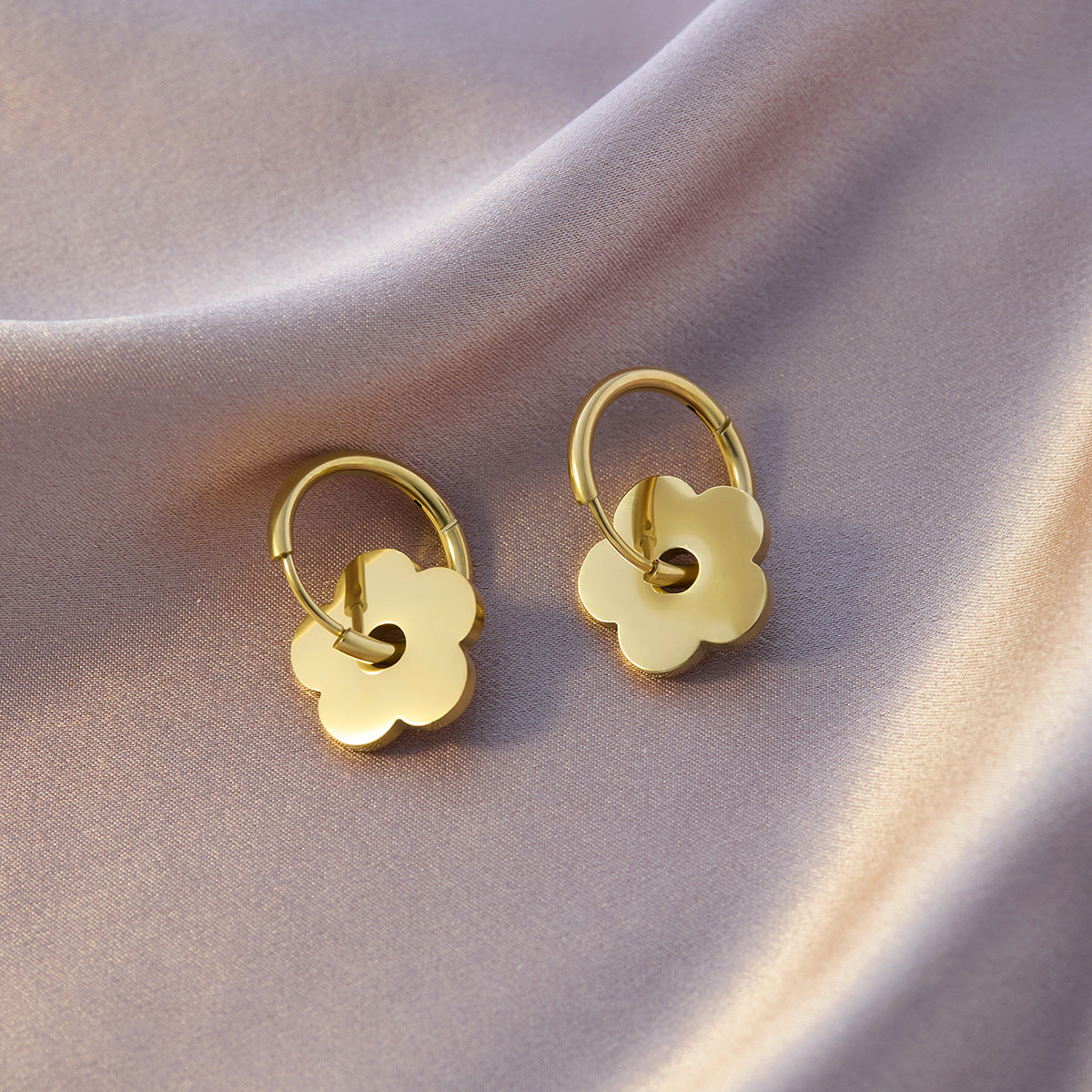 Four-leaf clover titanium steel ear buckle