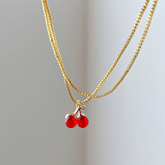 Collar con colgante de cereza roja 