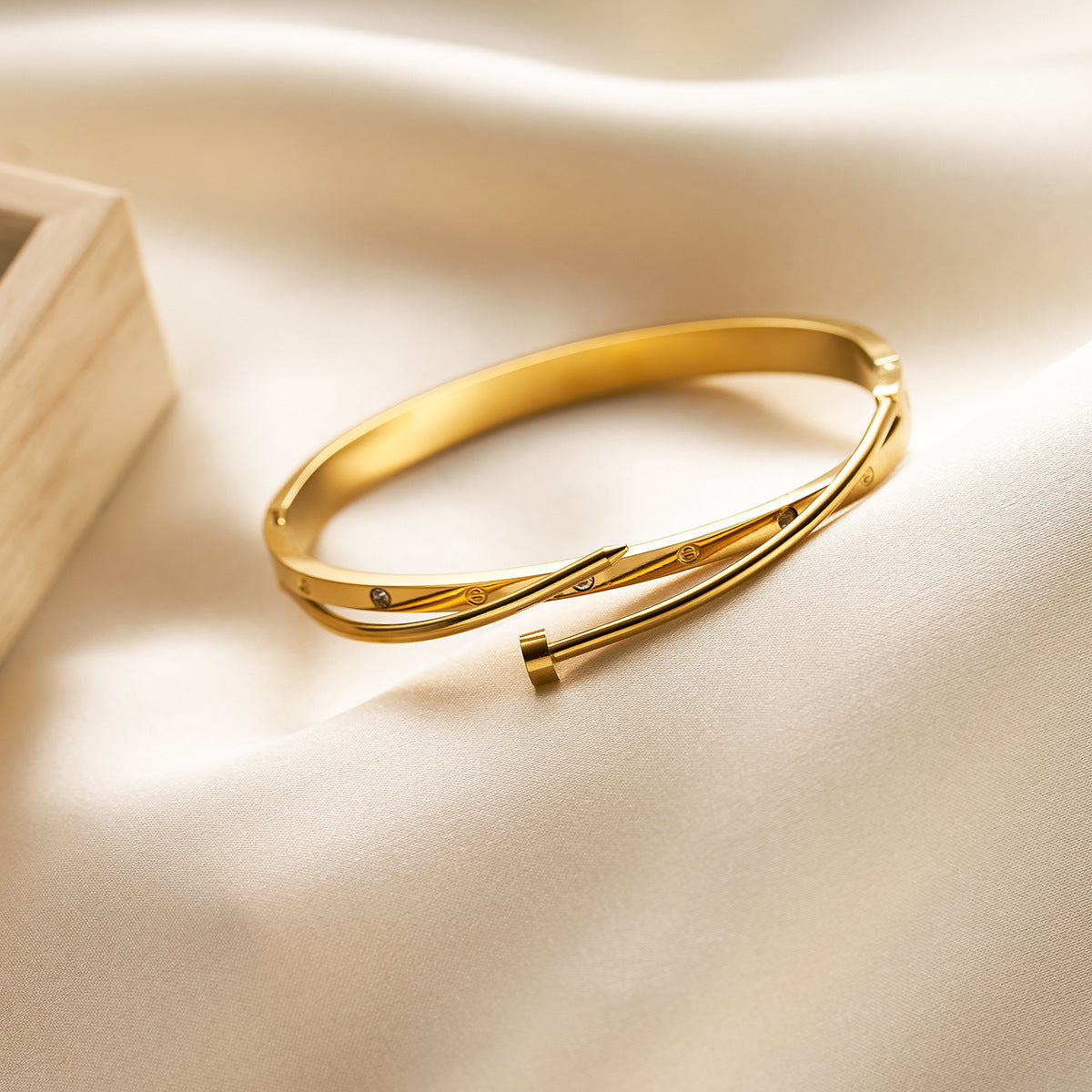 Women's Titanium Steel Nail-Style Diamond Bracelet (Wholesale)