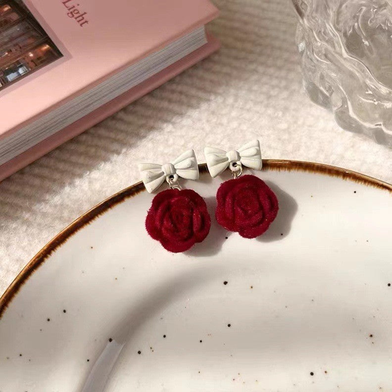 Pendientes de botón con flores color burdeos de primera calidad