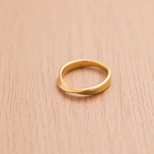 Mobius Couple Ring