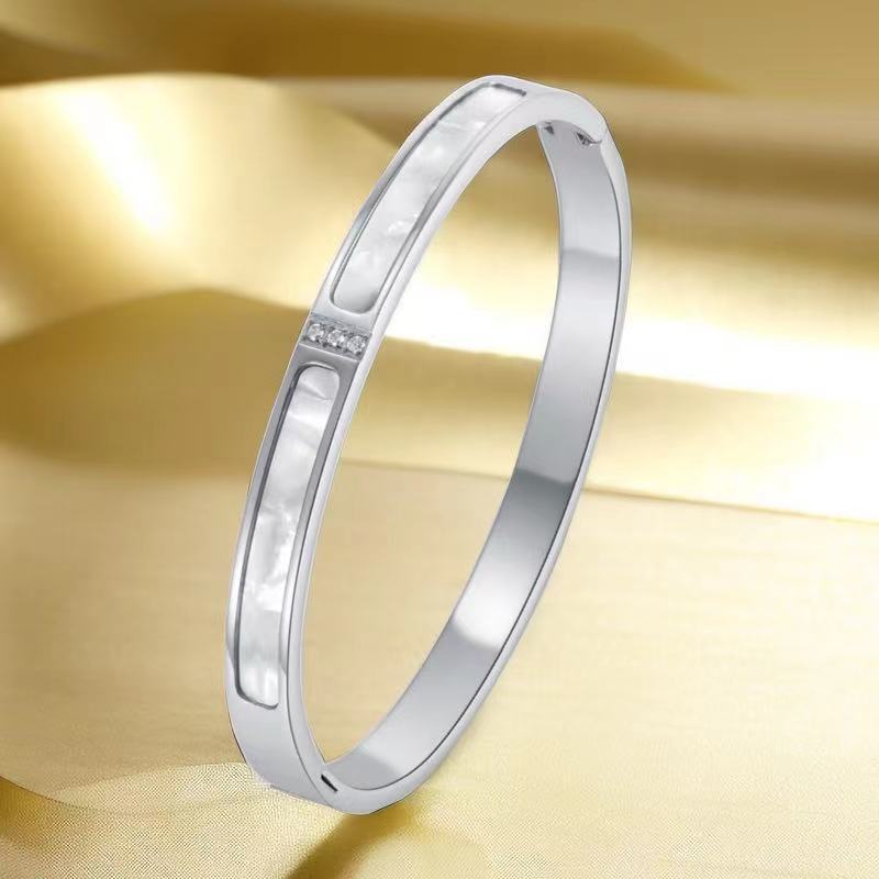 Stainless steel bracelet with diamonds