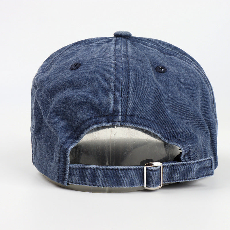 Gorra bordada con letras vintage 