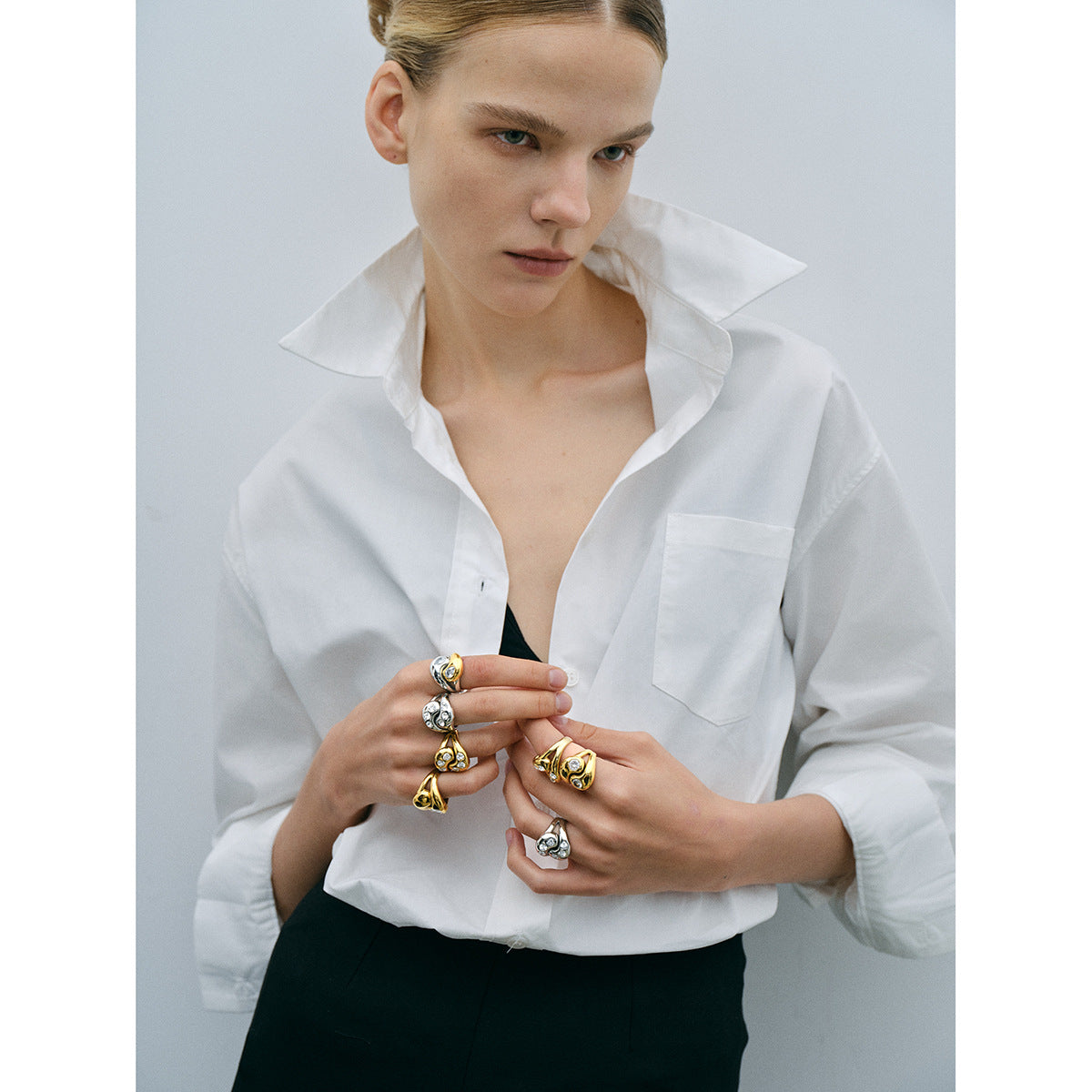 Teardrop-shaped round zircon ring