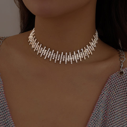 Gargantilla corta con diamantes 