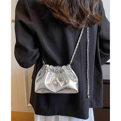 Bolso tipo bandolera con cadena y bolso nube plisado 