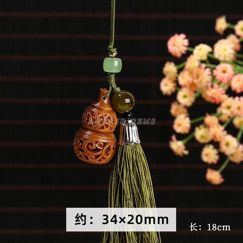 Green sandalwood sachet diffuser pendant