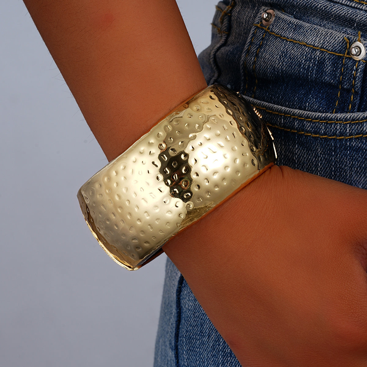 Streamline Metal Hug Spring Bracelet