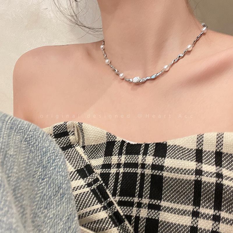 Collar de plata con circonitas y perlas 