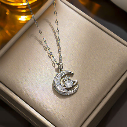 Conjunto de collar y anillo Saturno con luna y circonitas dobles de Vivienne 