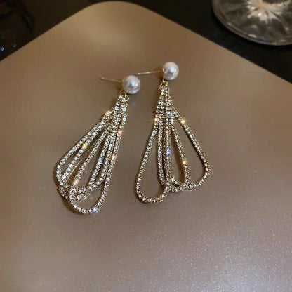 Pendientes de perlas con forma de gota y diamantes de temperamento