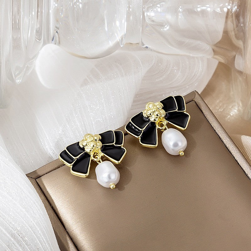 Black and white bow pearl earrings