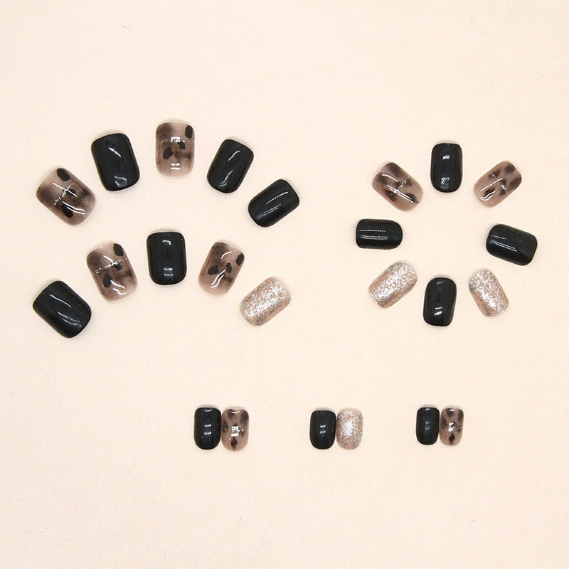 Uñas con purpurina negra ombré 