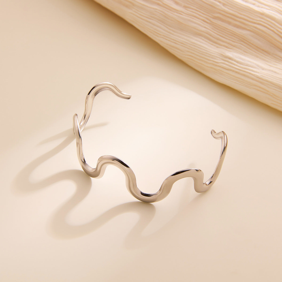 18K Gold Wavy Necklace & Bracelet Set