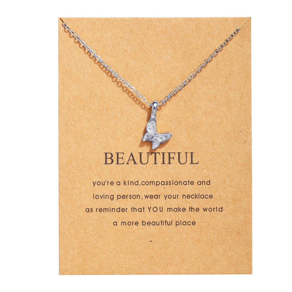 Collar de aleación con forma de mariposa y tarjeta de papel con letras antiguas 