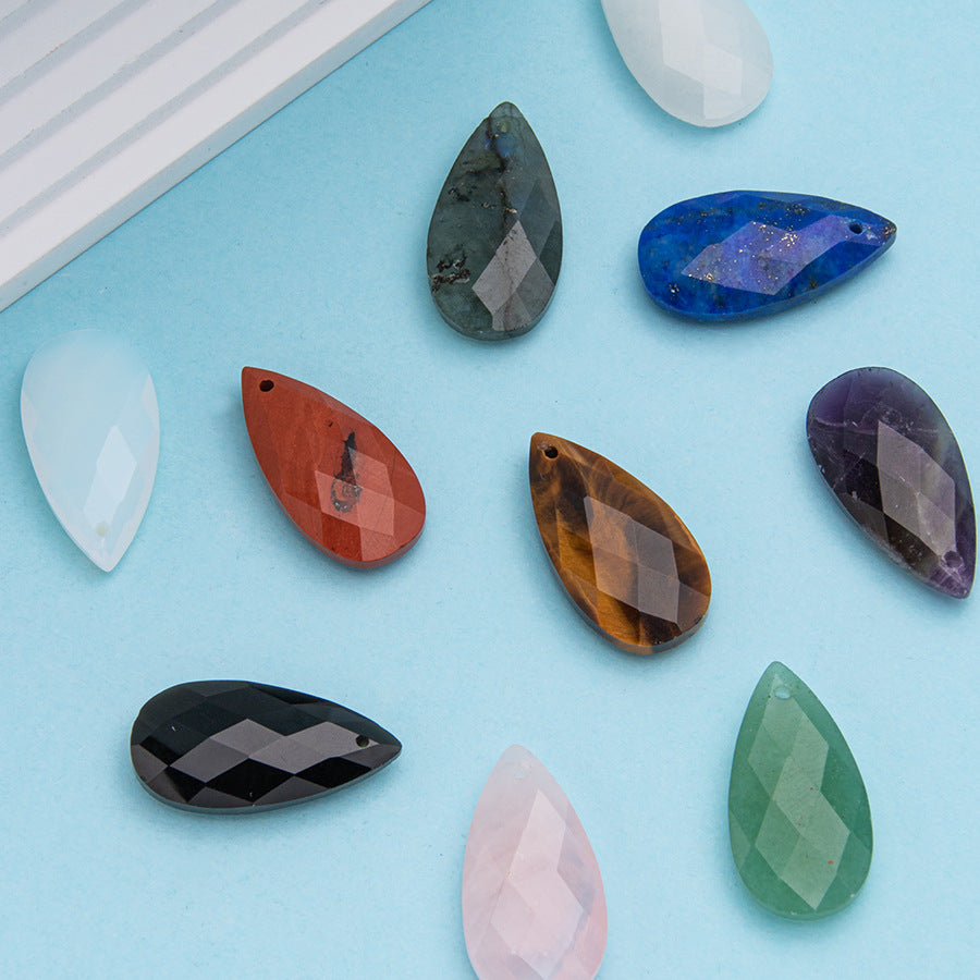 Collar con colgante de lágrima facetada de cristal 