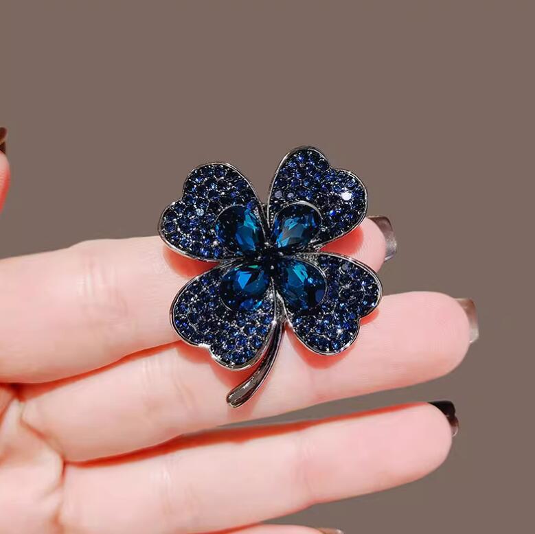 Crystal four-leaf clover high-end brooch