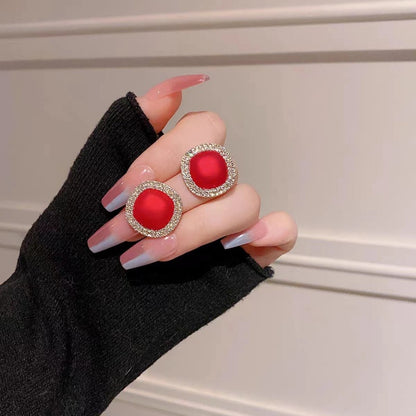 Pendientes de botón de perla roja con diamantes