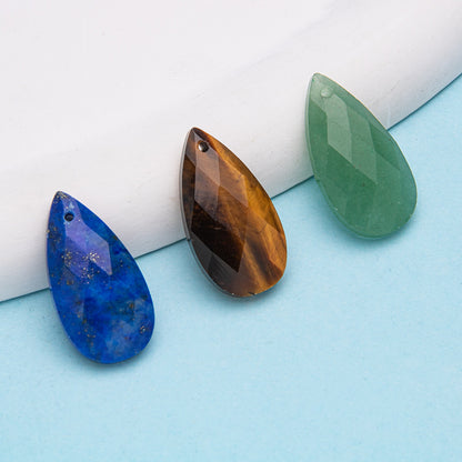 Collar con colgante de lágrima facetada de cristal 