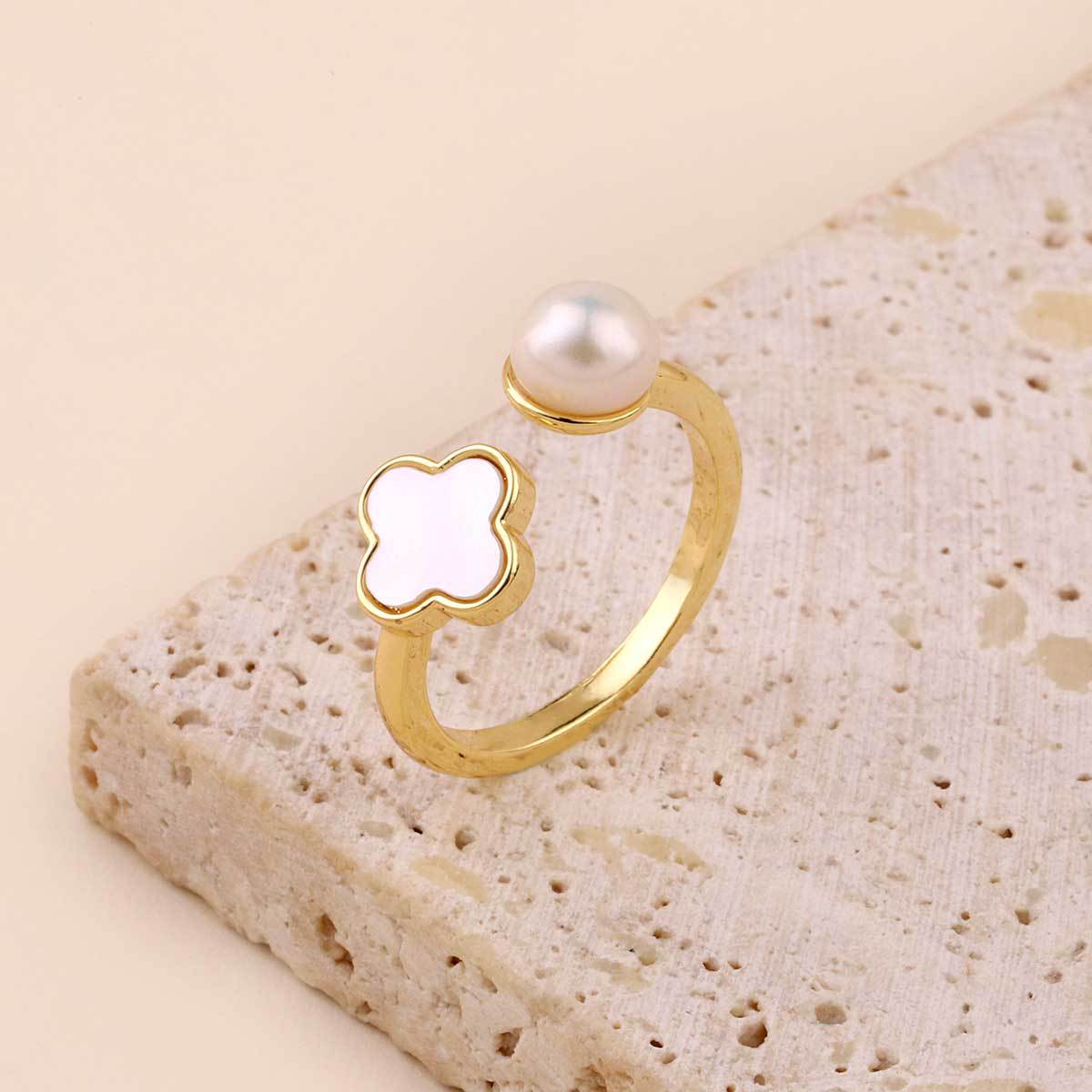 Four-leaf clover natural freshwater pearl ring