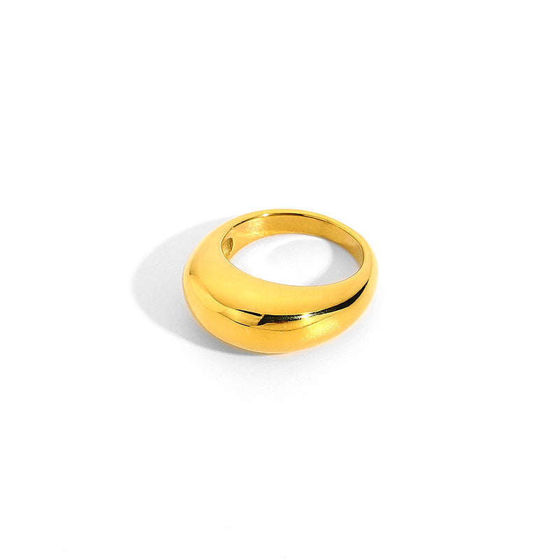 Anillo de acero de titanio curvo redondo liso 