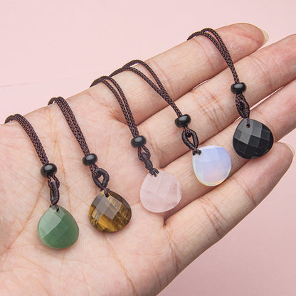 Pingente ajustável em forma de triângulo facetado de cristal 