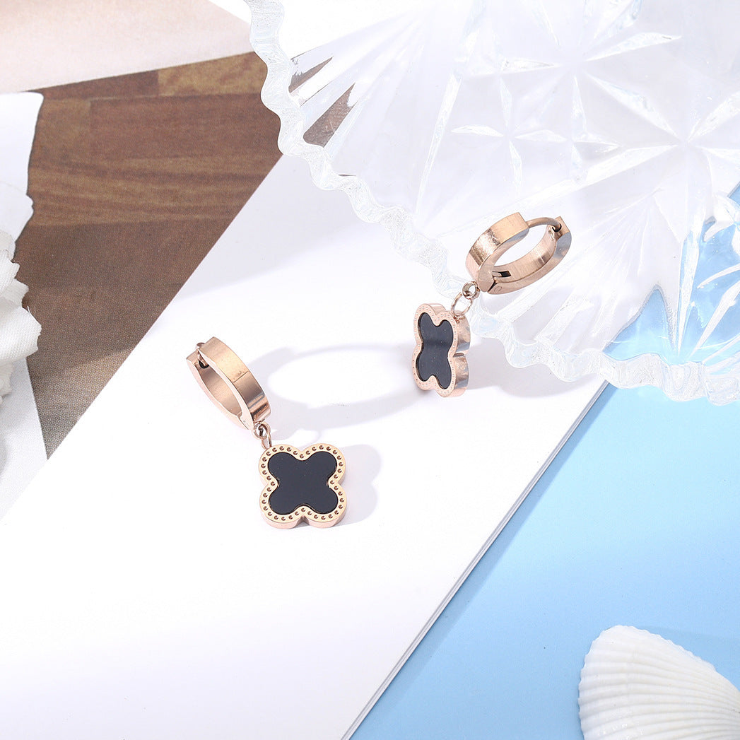 Four-leaf clover ear buckle