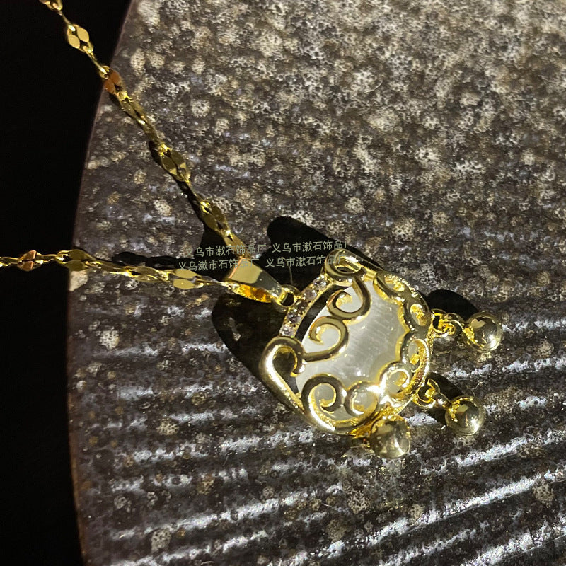 Cat's eye safety lock necklace