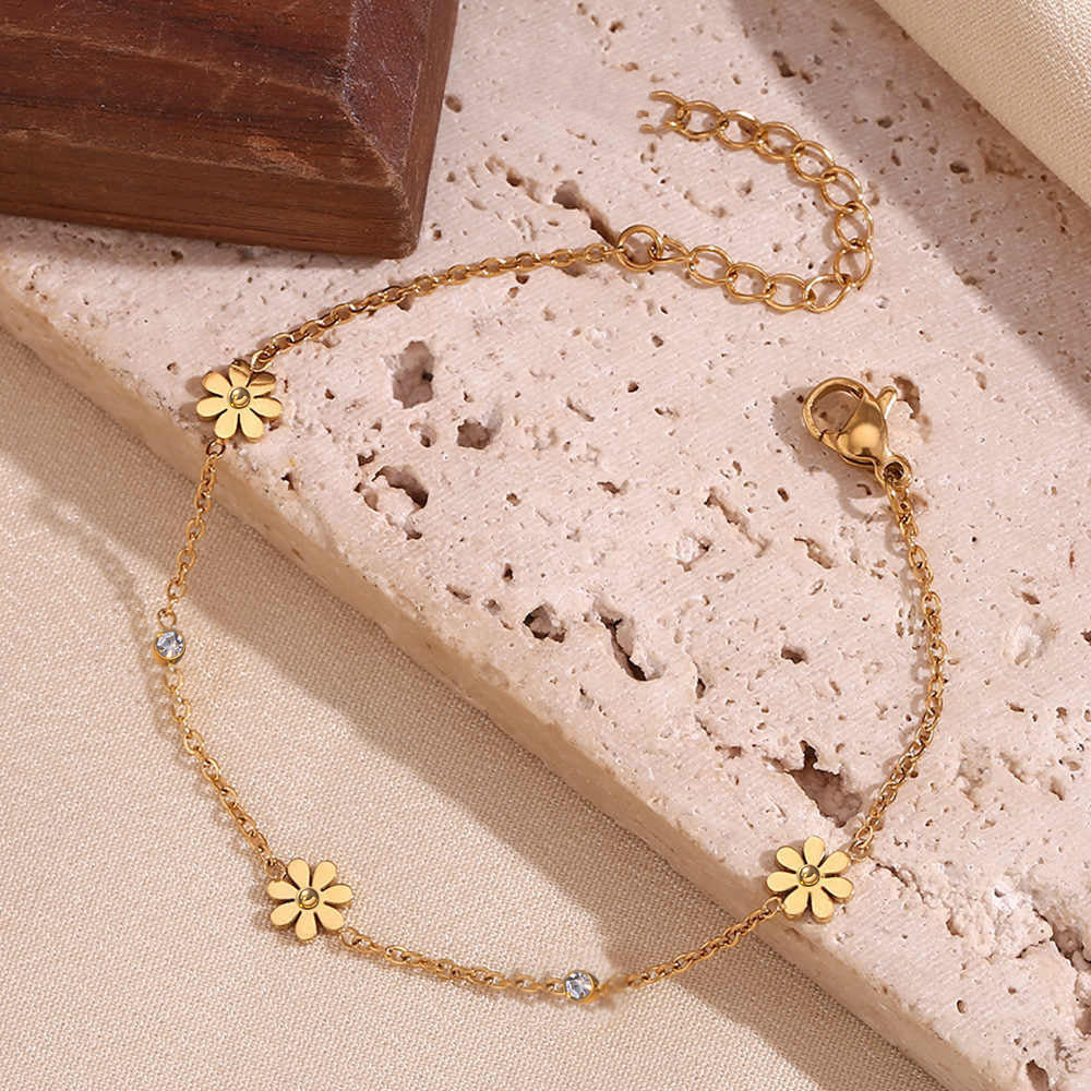 Titanium steel small daisy bracelet for women