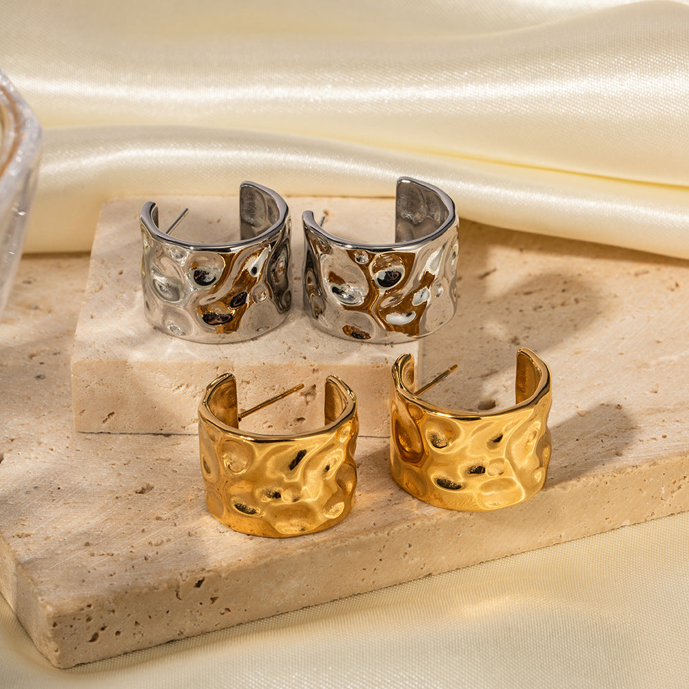Fashionable hammered earrings
