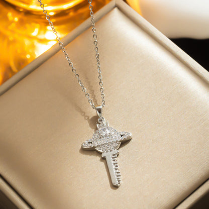 Colar Vivienne Full Diamond Saturn Key, design moderno 
