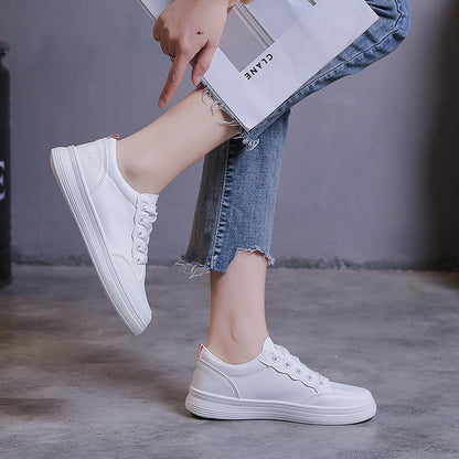 Primavera y otoño nuevos zapatos blancos para mujer. 